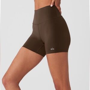ALO Espresso 5" Airlift Energy Shorts, Size Small